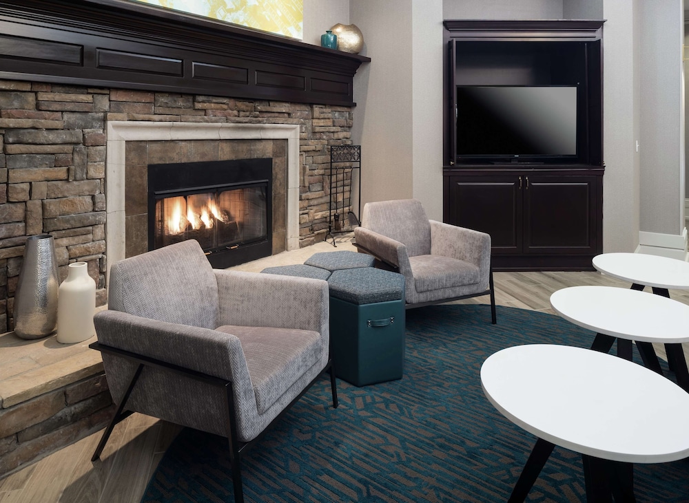 Hampton Inn & Suites Memphis Beale Street - photo 42