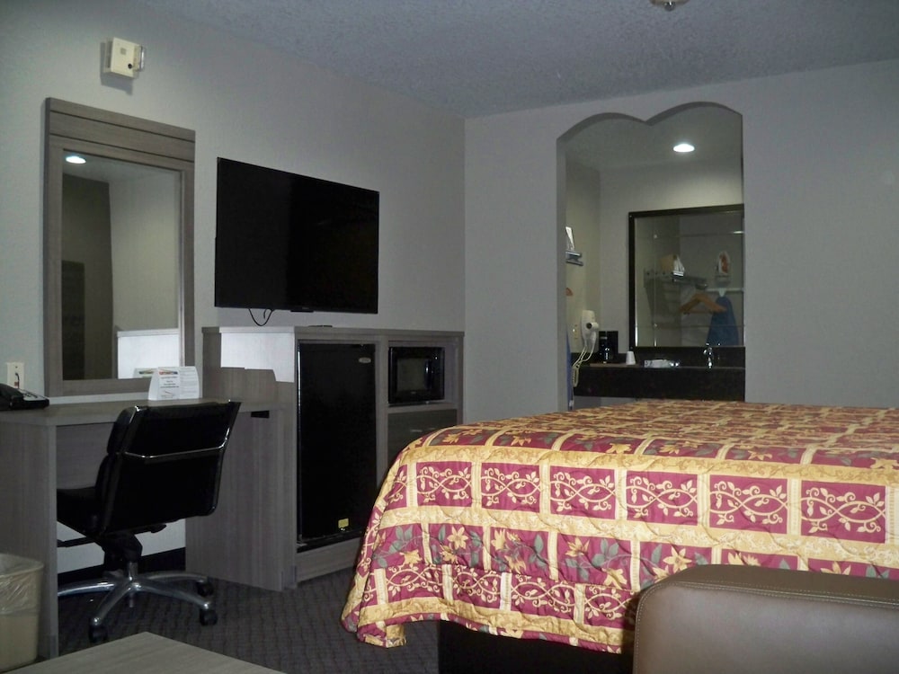 Scottish Inn & Suites - photo 5