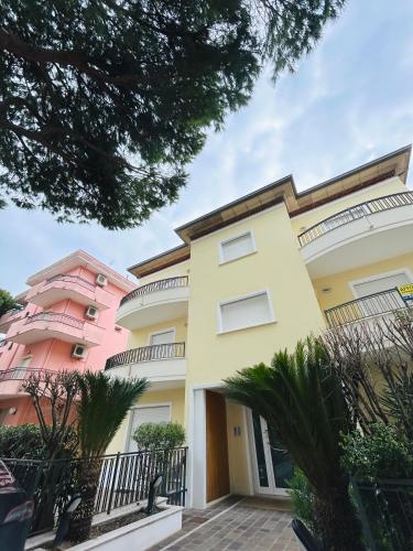 Bixio Leisure Flexrent Immobiliare Abissinia — 4-Star Luxury Hotel in Riccione, Italy