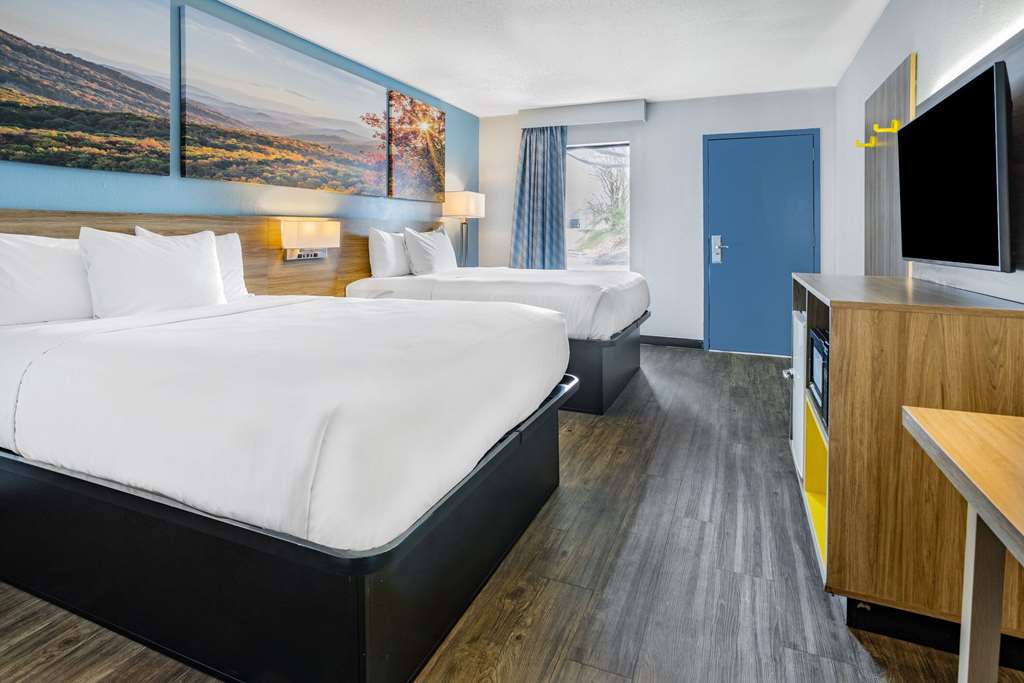 Days Inn by Wyndham Raleigh Glenwood Crabtree - photo 12