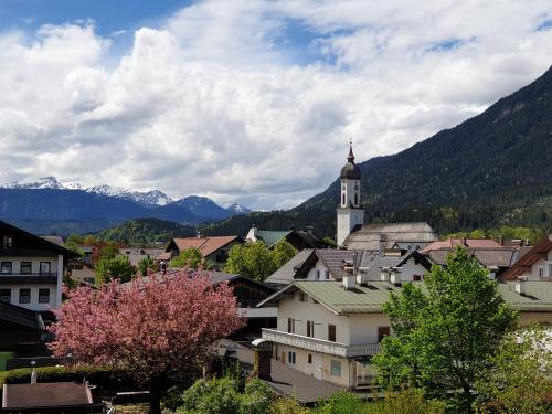 Bunter Hirsch Ferienwohnung Im Garmischer Zentrum — 4-Star Luxury Hotel in Garmisch-Partenkirchen, Germany