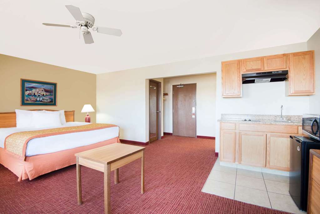 Hawthorn Suites By Wyndham Albuquerque - photo 12