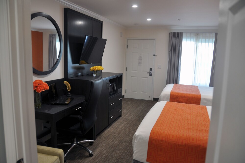 Pavilion Inn San Jose - photo 15