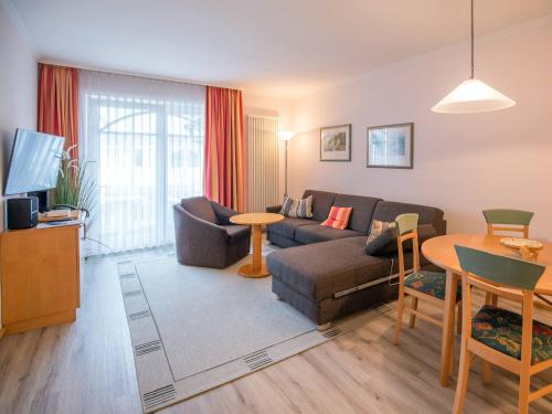 Strandvillen Binz Ferienwohnung mit 1 Schlafzimmer und Balkon AH 628 — 4-Star Luxury Hotel in Ostseebad Binz, Germany
