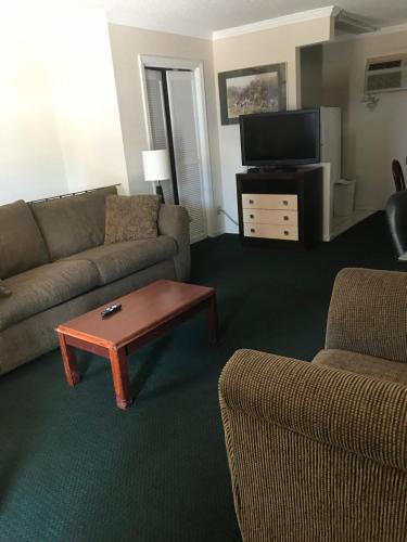 Merrimac Inn & Suites - photo 9