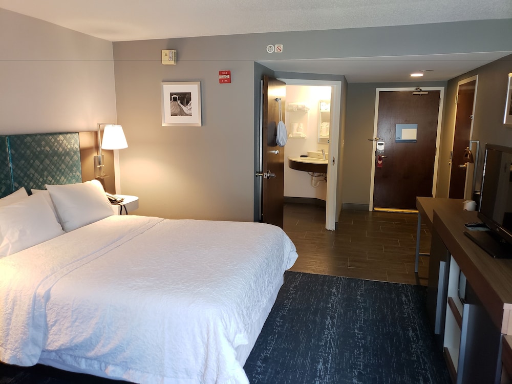 Hampton Inn & Suites Newtown - photo 30