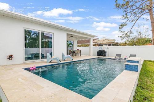 789 Brandnew Naples Villa Large Heated Saltwater Pool — 4-Star Luxury Hotel in Naples, United States