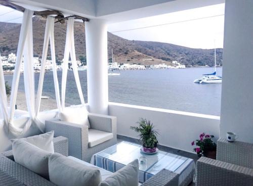Thomas Villas on the beach Katapola — 4-Star Luxury Hotel in Amorgos, Greece