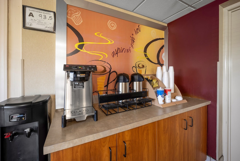 Red Roof Inn Greensboro Airport - photo 26