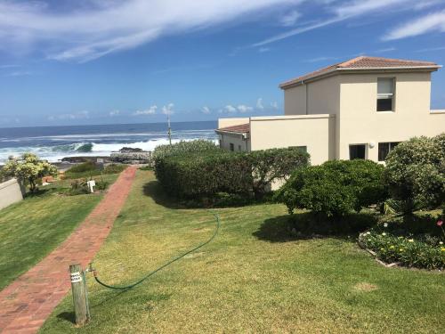 Oceans Edge Hermanus Beach Club — 4-Star Luxury Hotel in Hermanus, South Africa