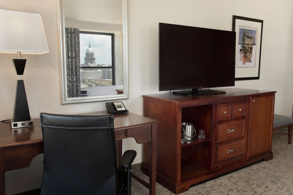 President Abraham Lincoln Springfield DoubleTree by Hilton - photo 12