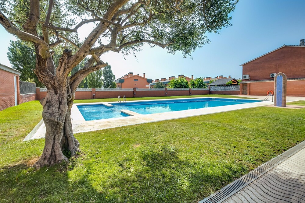 Vivalidays Casa Pinell Palafolls Costa Barcelona — 4-Star Luxury Hotel in Palafolls, Spain