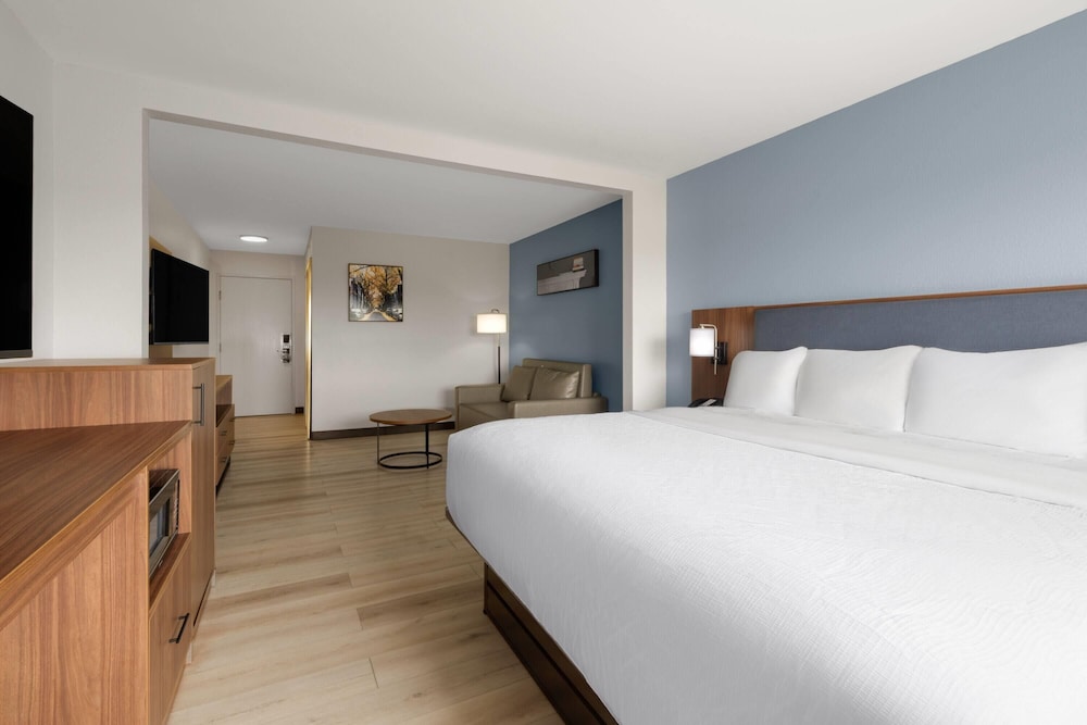 Wingate by Wyndham Dublin Near Claytor Lake State Park - photo 32