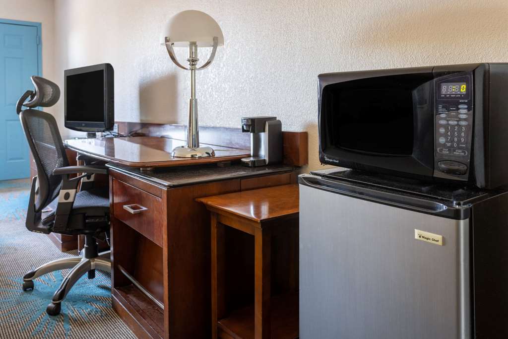 Days Inn by Wyndham Columbia - photo 23