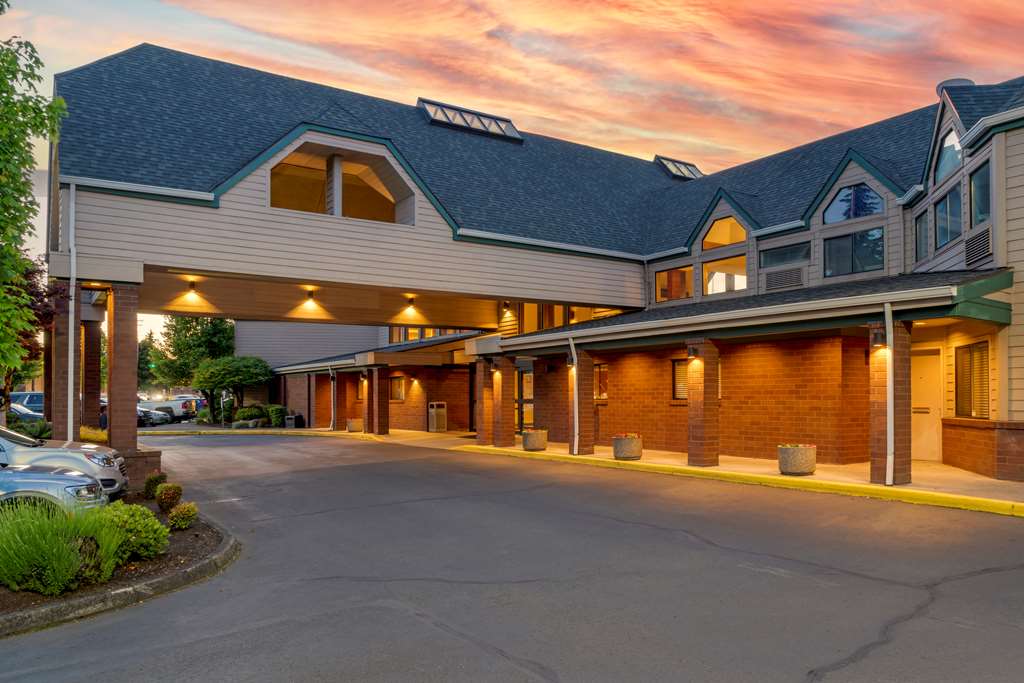 Best Western Pony Soldier Inn Airport - photo 27