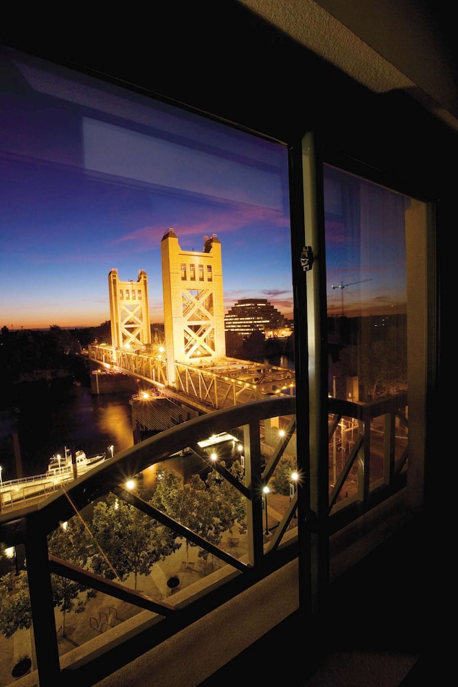Embassy Suites by Hilton Sacramento Riverfront Promenade - photo 14