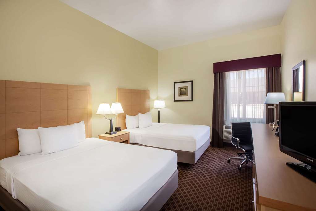 La Quinta Inn & Suites by Wyndham Odessa North - photo 20