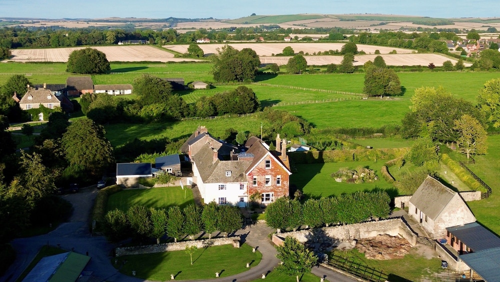 Overtown Manor — 5-Star Luxury Hotel in Swindon, United Kingdom