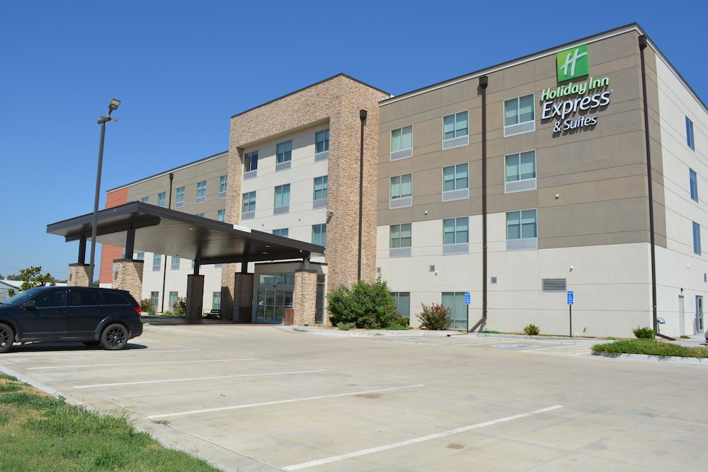 Holiday Inn Express & Suites Liberal by IHG - photo 37