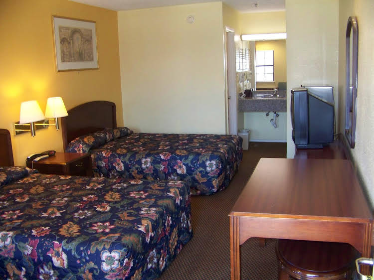 Seagoville Inn - photo 5