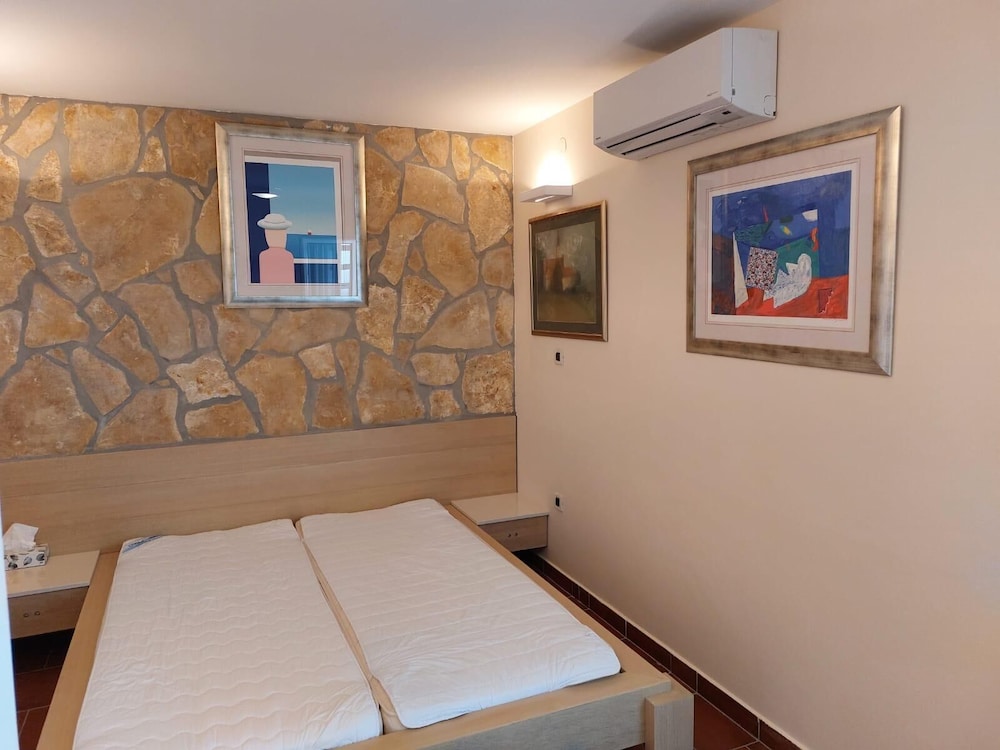 Apartment Lokvice 2 — 4-Star Luxury Hotel in Novalja, Croatia