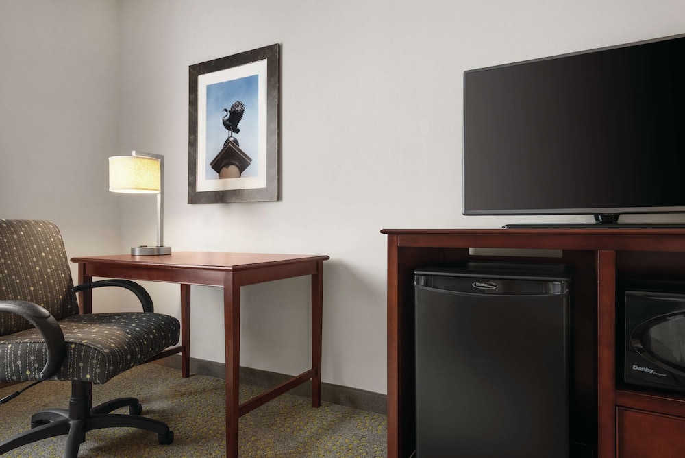 Hampton Inn & Suites Mishawaka South Bend at Heritage Square - photo 15