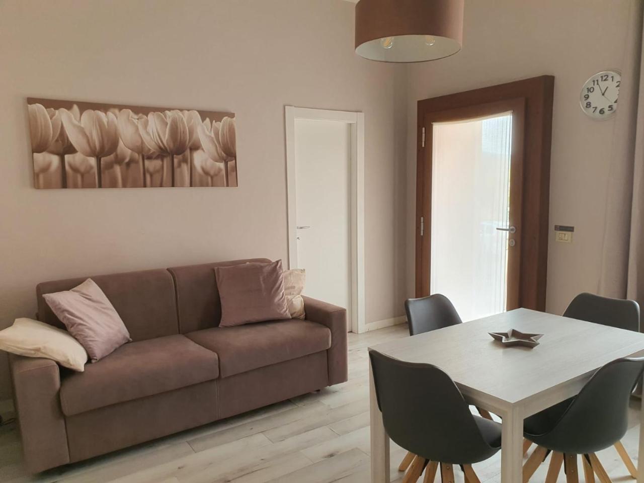 Rose E Tulipani 2 Vicino Ospedale Negrar — Negrar