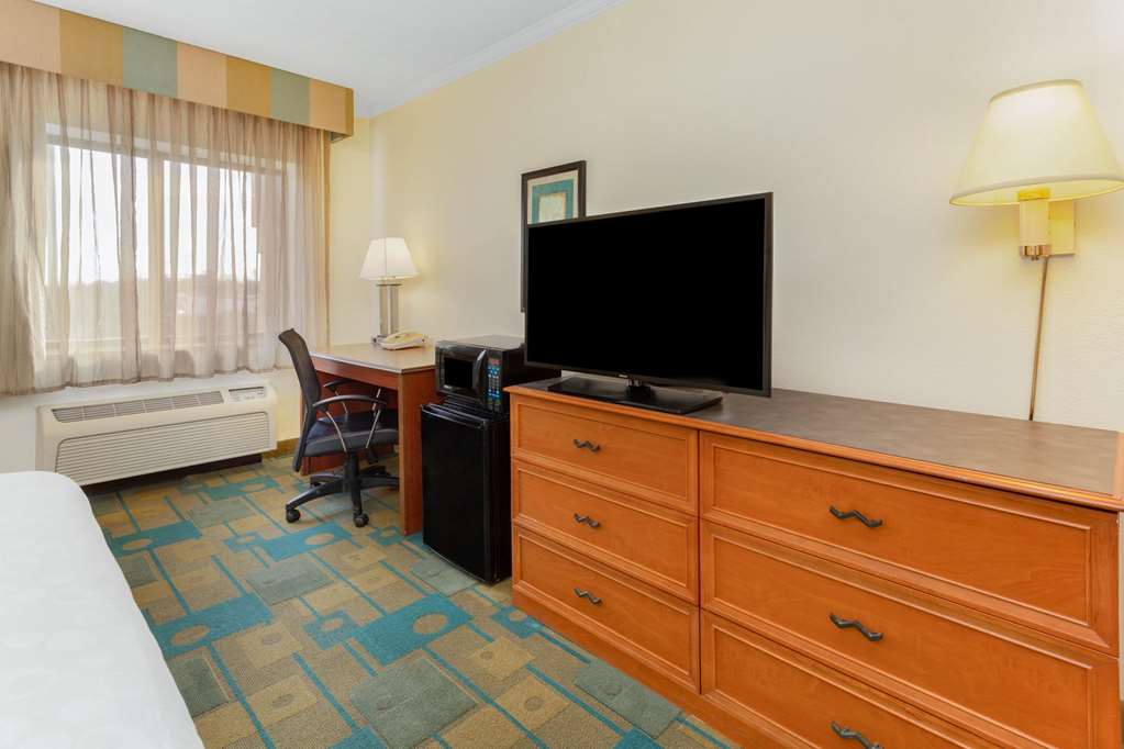 La Quinta Inn by Wyndham Chicago Willowbrook - photo 26