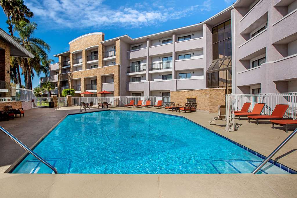 La Quinta Inn & Suites by Wyndham Pomona - photo 8