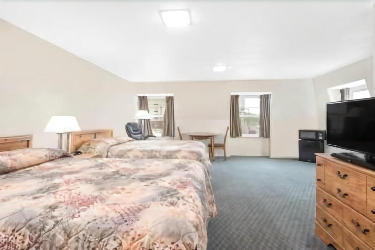 Travelodge by Wyndham New Philadelphia - photo 2
