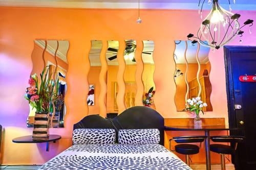 The International Cozy Inn - photo 15