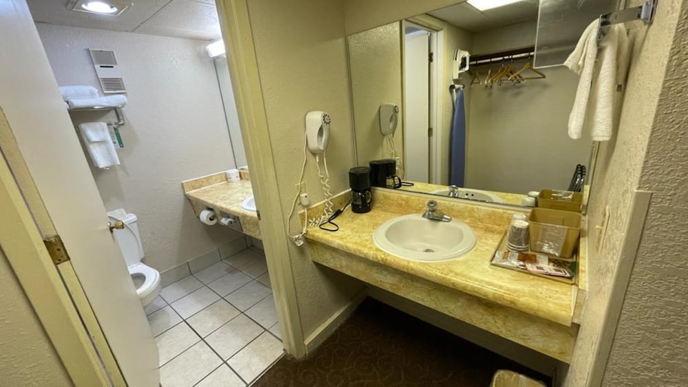 Knights Inn By Capital O Emporia I 35 - photo 59