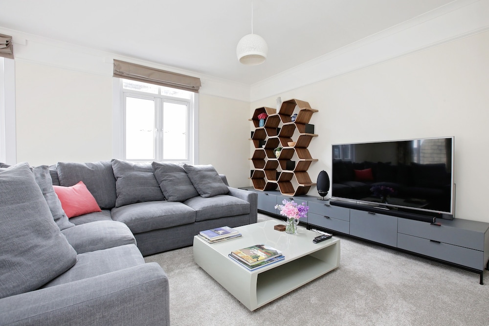 Quiet Historic Mews Hyde Park — 4-Star Luxury Hotel in London, United Kingdom