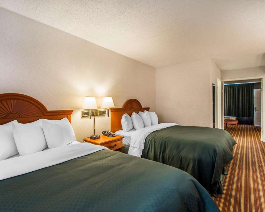 Quality Inn & Suites at Tropicana Field - photo 45