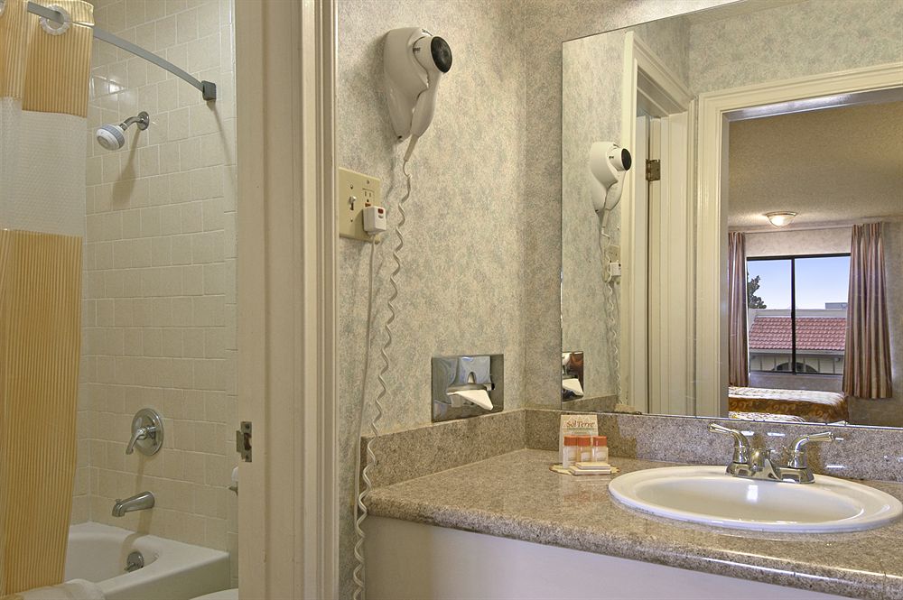 Courtyard Inn Sacramento - photo 3