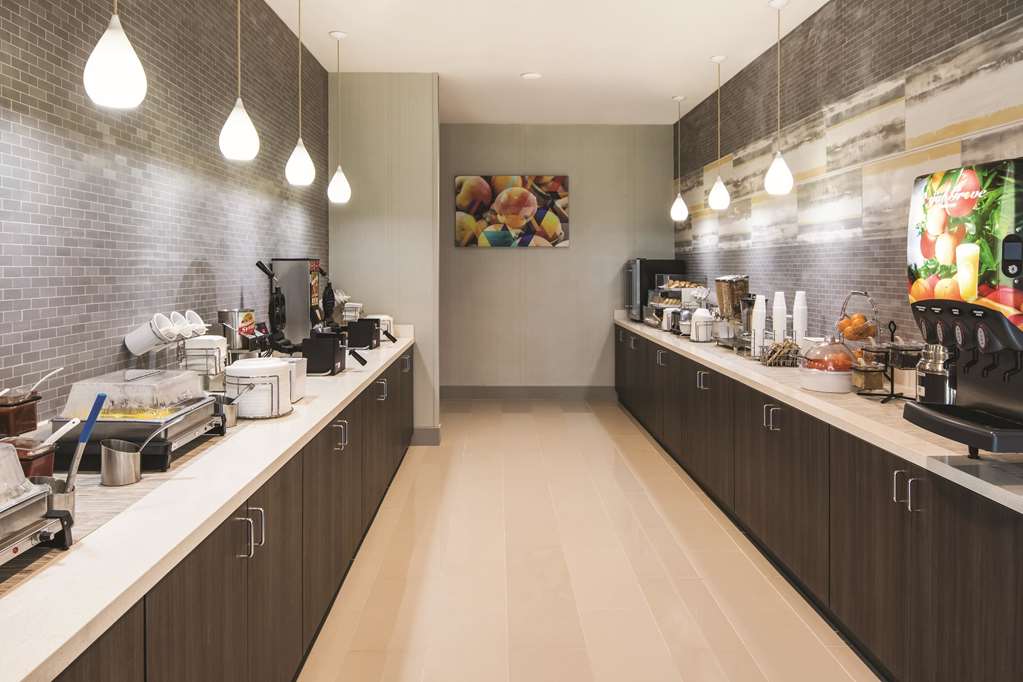 La Quinta Inn & Suites by Wyndham Atlanta South McDonough - photo 34