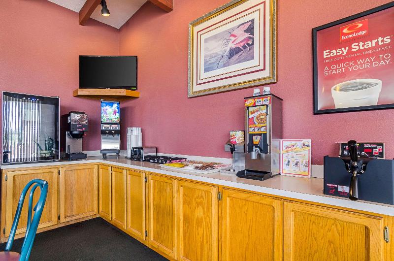 Econo Lodge Wakeeney - photo 28