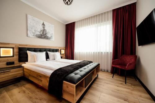 Backyard Jacuzzi House — 4-Star Luxury Hotel in Oradea, Romania
