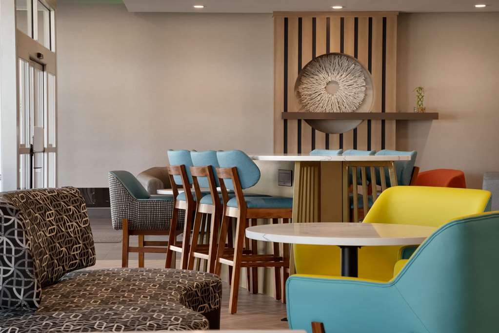 La Quinta Inn & Suites by Wyndham San Antonio Seaworld LAFB - photo 38
