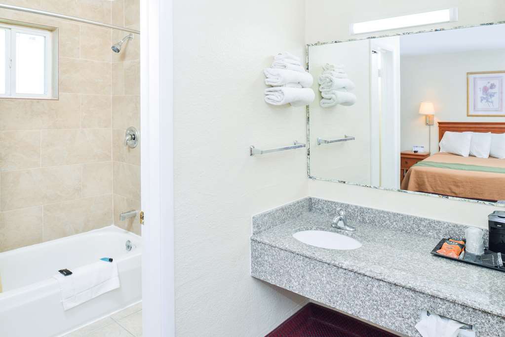 Americas Best Value Inn Lebanon MO - photo 15