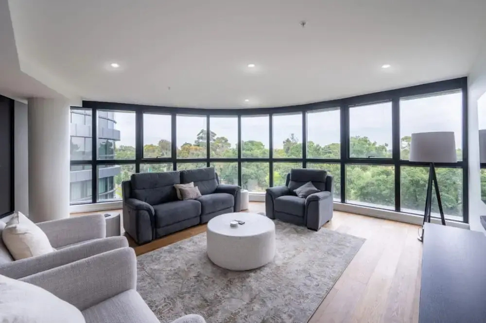 Luxury Melbourne 4 Bed Apt Pool and Parking — 4-Star Luxury Hotel in Melbourne, Australia