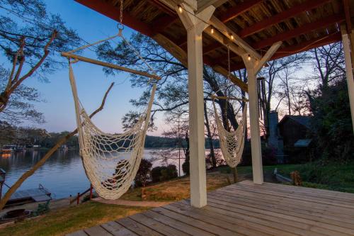 Sunset Point Best view on Broadway Lake — 4-Star Luxury Hotel in Anderson, United States