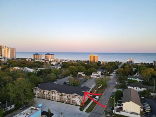 Lovely 4BR Haven King Beds Steps 2 Beach Parking Apartment I — 4-Star Luxury Hotel in Myrtle Beach, United States