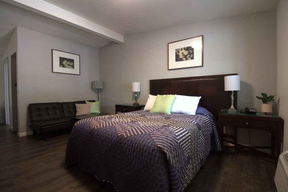 Golden Kent Motel in Kent, United States