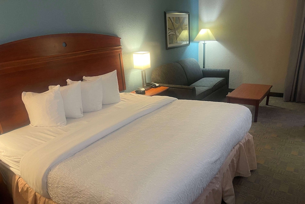 Days Inn by Wyndham Englewood Dayton Airport - photo 11