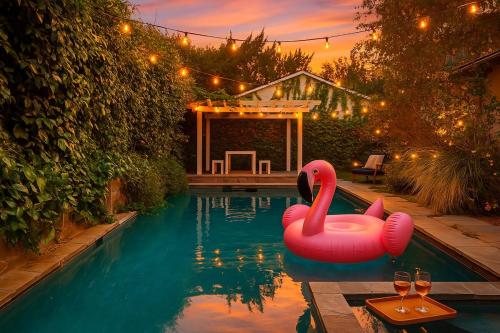 Pool & Spa Ping Pong Mini Golf & 5BR — hotel in Sherman Oaks