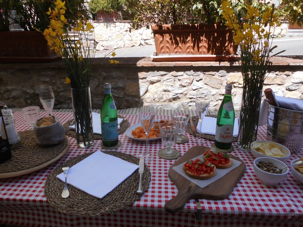Salahaus - carbon neutral hotel in Verano