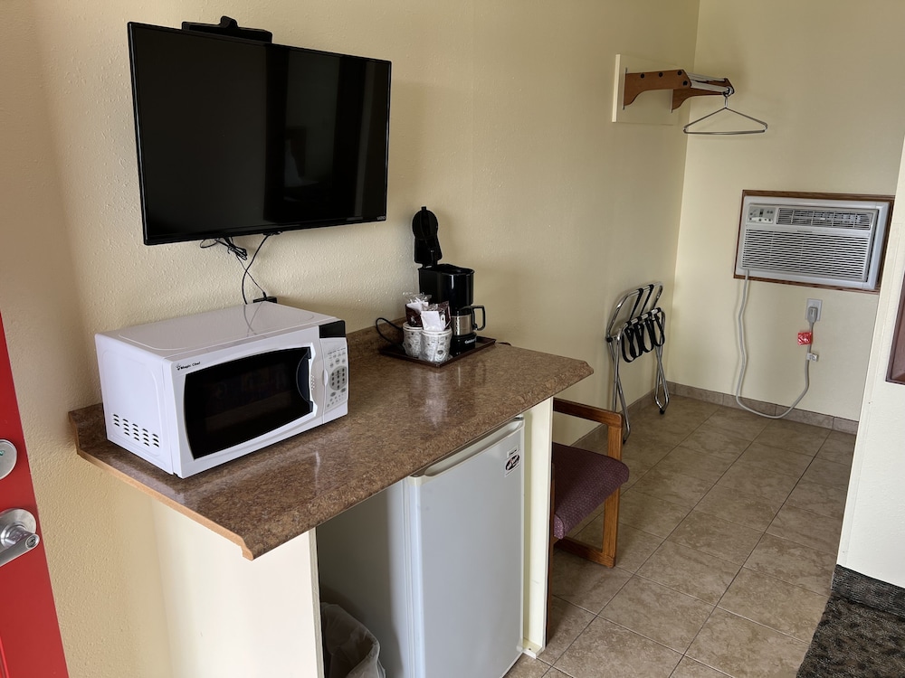 All Star Inn & Suites - photo 26