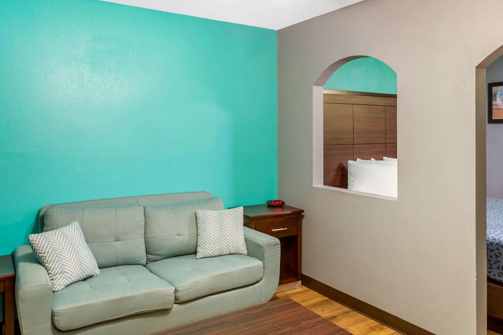Econo Lodge West Coors Blvd - photo 31