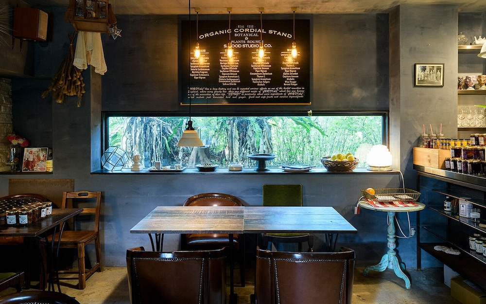 Atelier Café bar Seihei in Nago, Japan